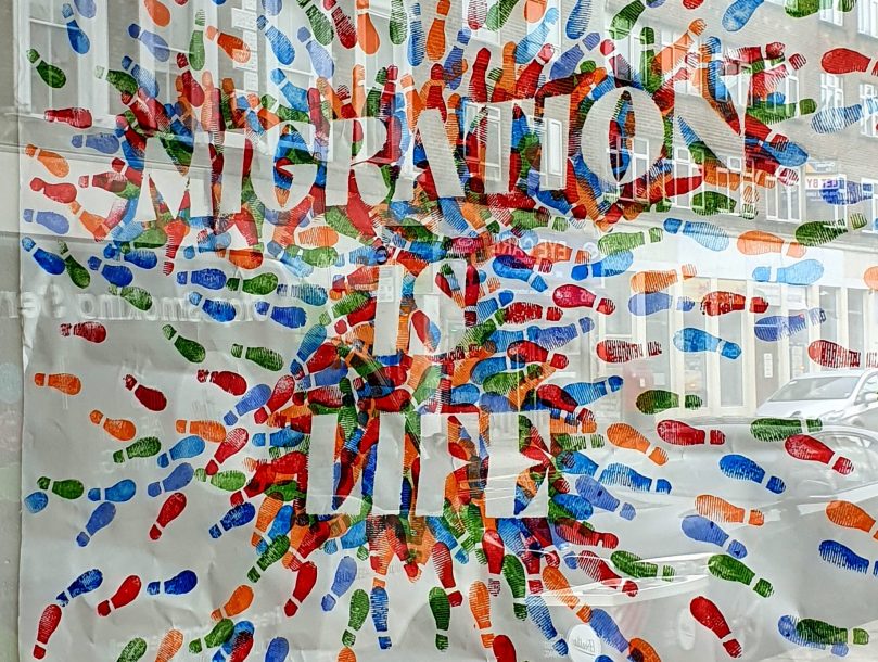 maahanmuuttajien työllistyminen -aiheisen Tempo-blogin kuvituskuva, jossa teksti "Migration is life".
